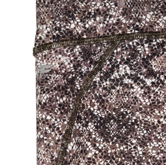 🆕Fabletics Define PowerHold High-Waist 7/8 Leggings Serpentine Print Size Small - Picture 5 of 14